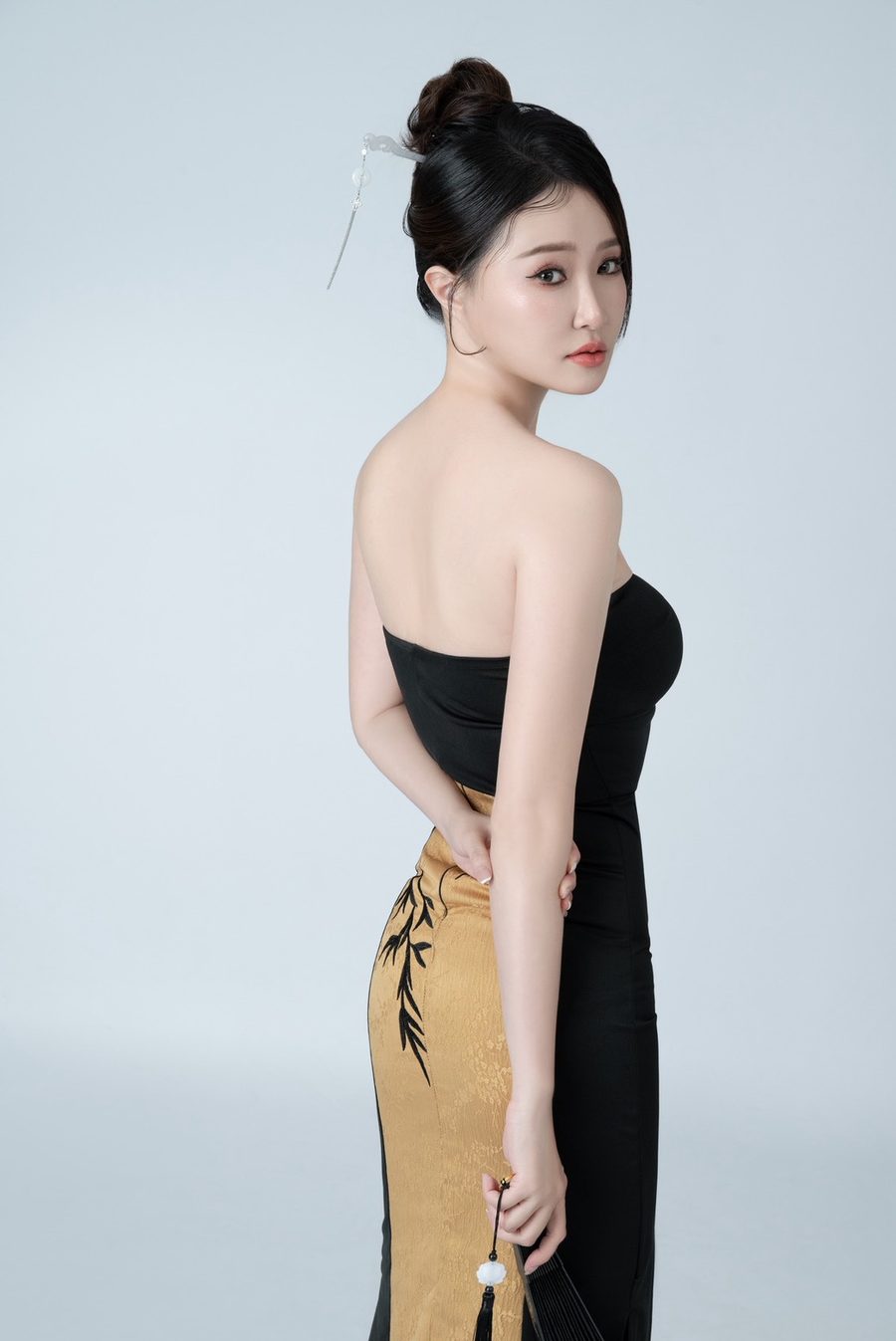 莫莉回眸形象照